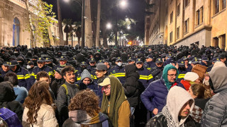 Пока грузинские полицейские противостоят митингующим, но надолго ли это?